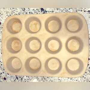 EUC Pampered Chef Family Heritage Classic 12 Cup Muffin Pan